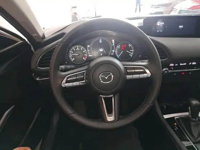 Mazda Axela — Фото автомобиля 10