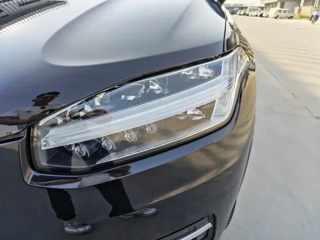 Volvo XC90 — Фото автомобиля 4