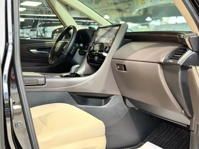 Toyota Alphard — Фото автомобиля 11