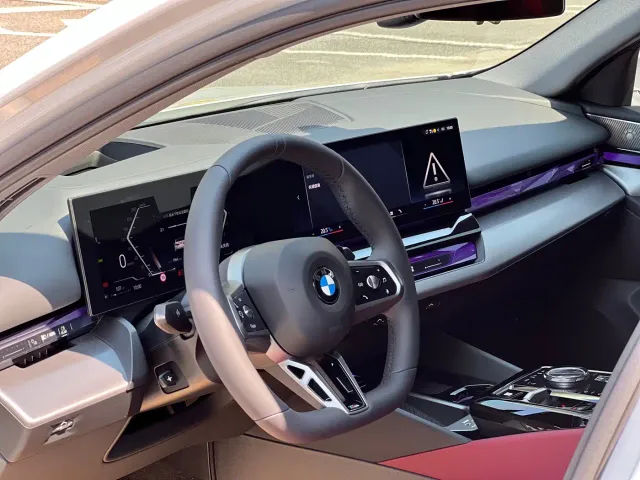 BMW 5 Series — Фото автомобиля 10