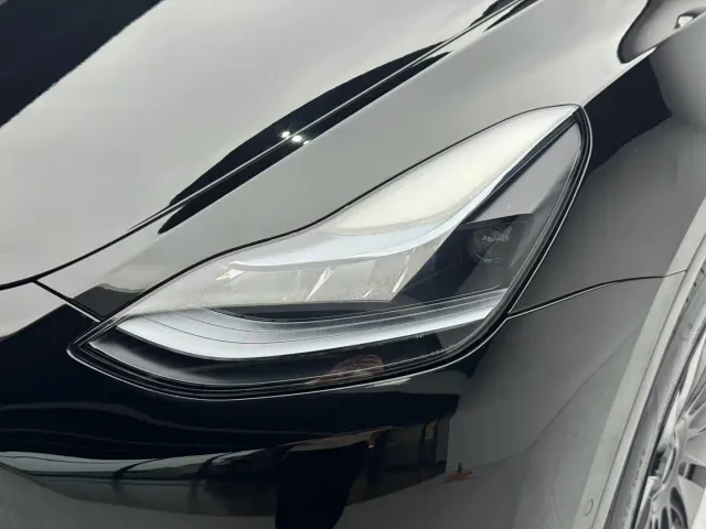 Tesla Model Y — Фото автомобиля 4