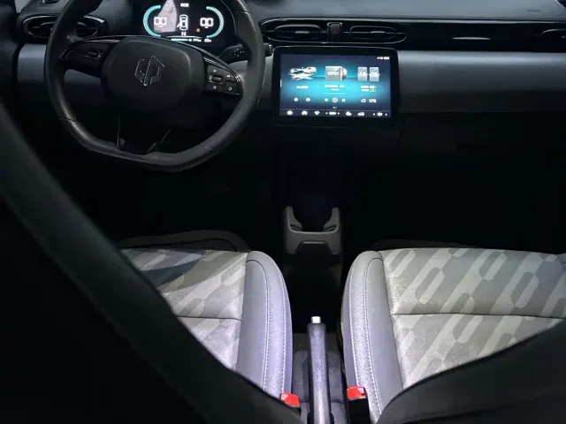 Leapmotor T03 — Фото автомобиля 11
