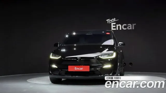 Tesla Model X — Фото автомобиля 3