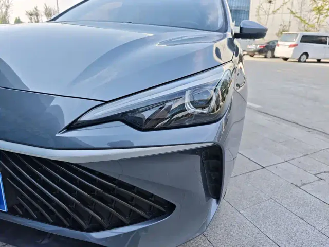 Roewe i5 — Фото автомобиля 23