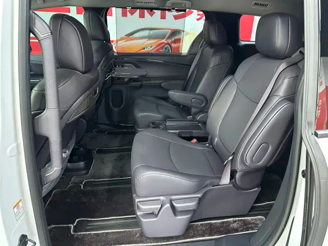 Toyota Sienna — Фото автомобиля 8