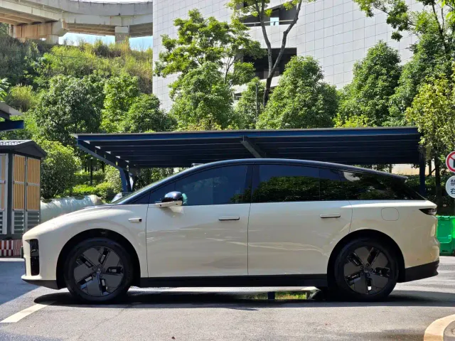 Li Auto i6 — Фото автомобиля 4
