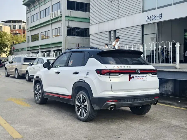 Changan CS35 Plus — Фото автомобиля 3