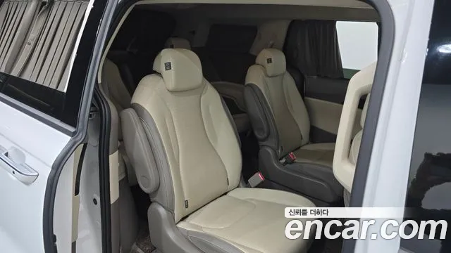 Kia Carnival — Фото автомобиля 17