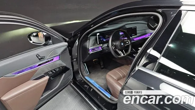 BMW 7-Series 7 серия (G70) 740i sDrive M Sport — Фото автомобиля 10