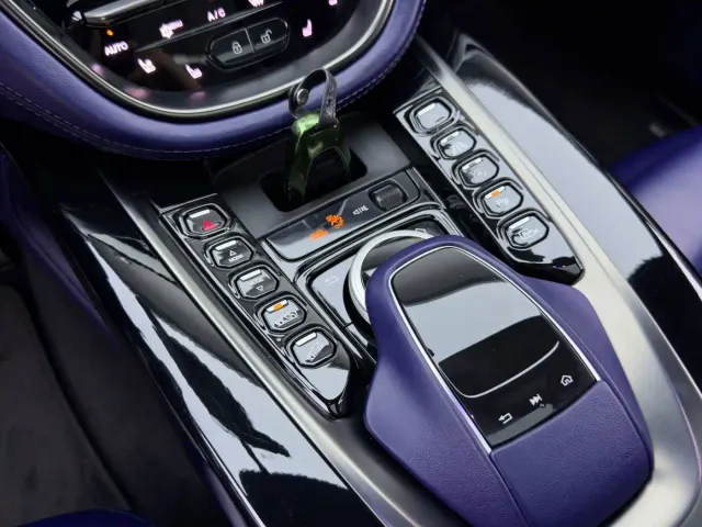 Aston Martin DBX — Фото автомобиля 18