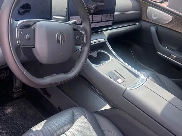 Leapmotor C11 — Фото автомобиля 5