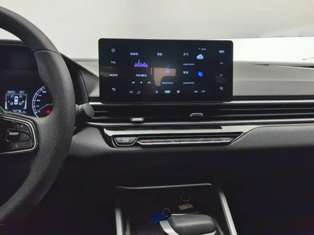 Geely Emgrand — Фото автомобиля 13