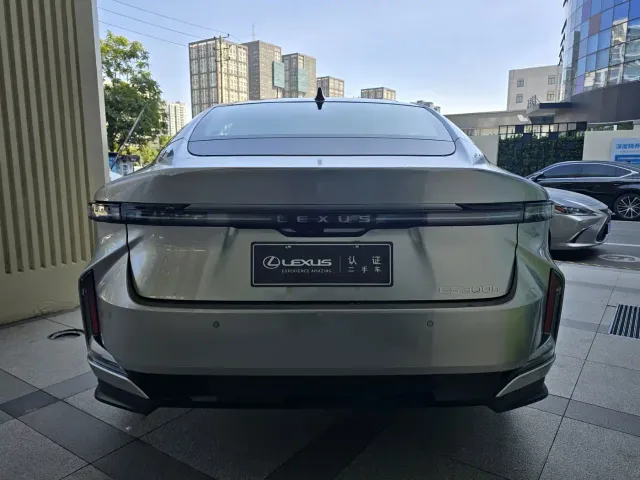 Lexus ES — Фото автомобиля 3