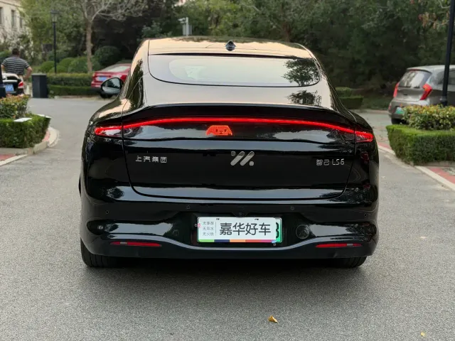 IM Motors LS6 — Фото автомобиля 11