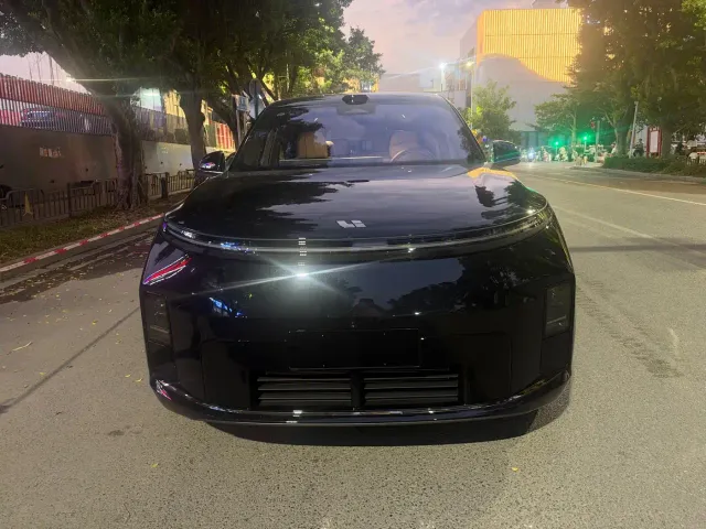 Фотография автомобиля — Li Auto L9