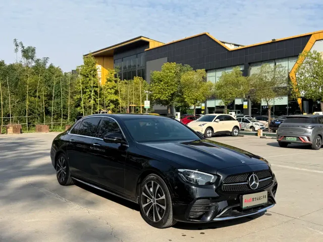 Mercedes-Benz E-Class — Фото автомобиля 3