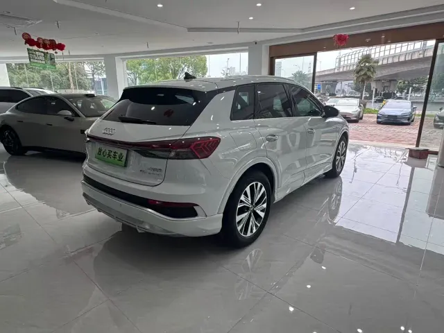 Audi Q4 e-tron — Фото автомобиля 11