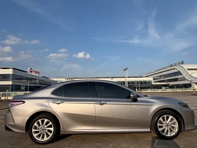 Toyota Camry — Фото автомобиля 3