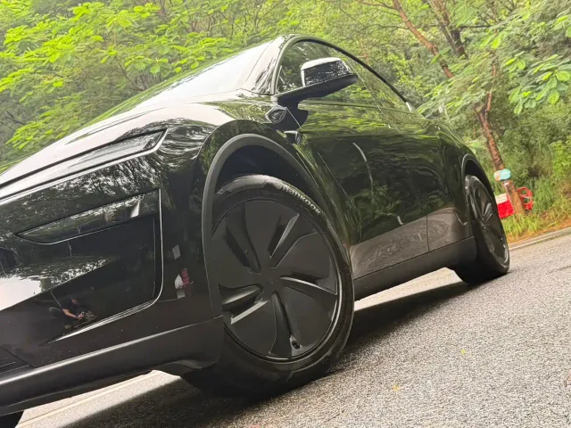 Tesla Model Y — Фото автомобиля 6