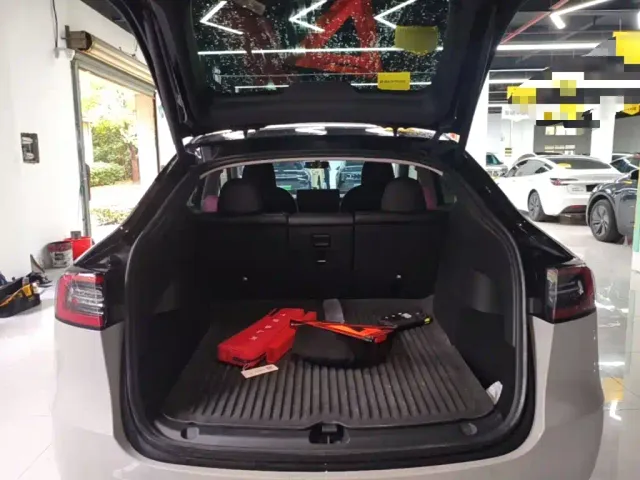 Tesla Model Y — Фото автомобиля 18