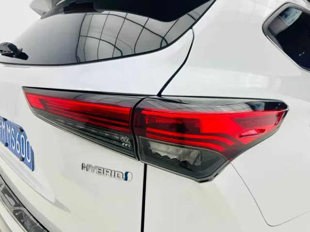 Toyota Highlander — Фото автомобиля 16