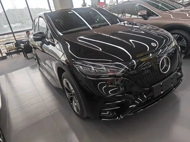 Mercedes-Benz EQE SUV — Фото автомобиля 3