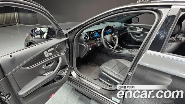 Mercedes-Benz E-Class — Фото автомобиля 11