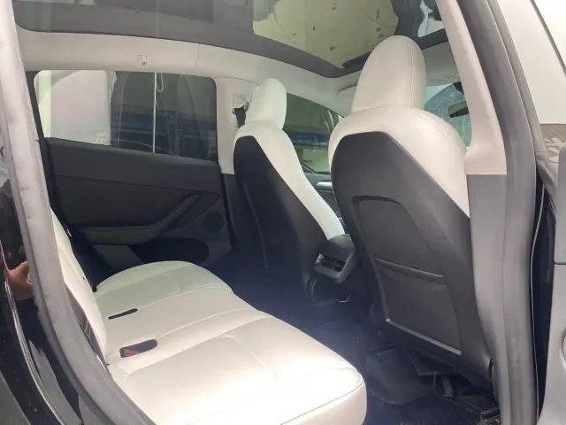 Tesla Model Y — Фото автомобиля 13