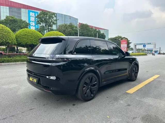 Li Auto L8 — Фото автомобиля 18