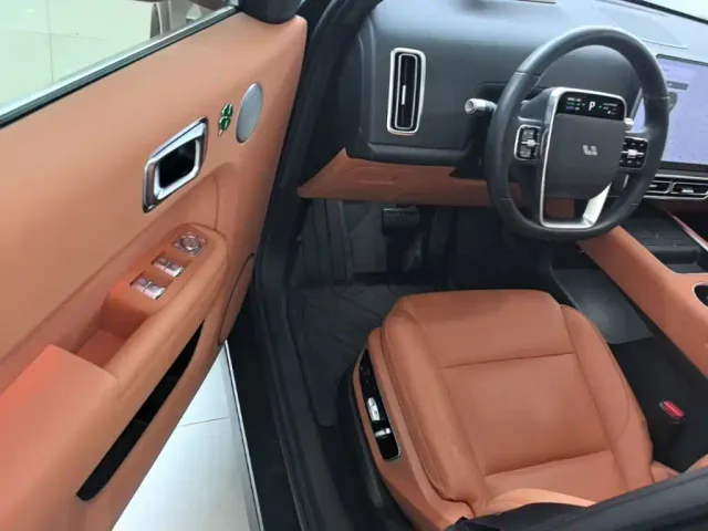 Li Auto L7 — Фото автомобиля 15