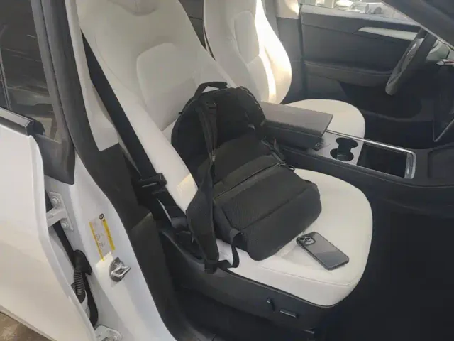 Tesla Model Y — Фото автомобиля 24