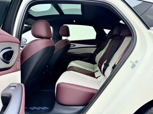 BYD Seal 07 DM-i — Фото автомобиля 17