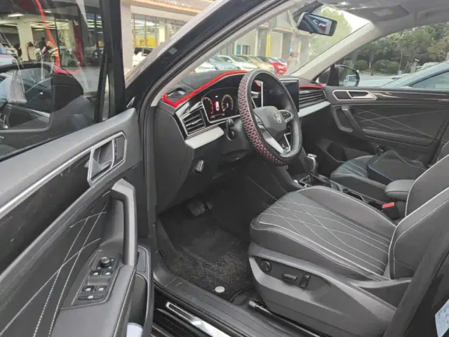 Volkswagen Tiguan L — Фото автомобиля 15