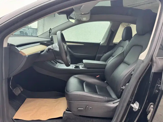 Tesla Model Y — Фото автомобиля 11