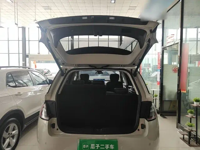 Baojun Cloud — Фото автомобиля 18