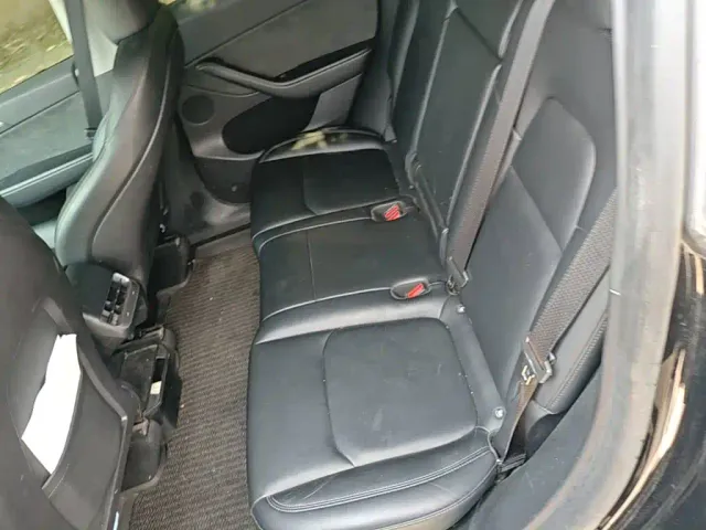 Tesla Model Y — Фото автомобиля 12