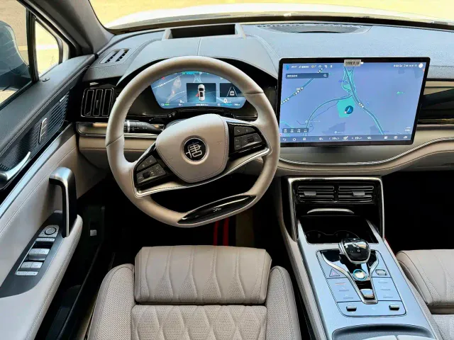 BYD Tang — Фото автомобиля 5