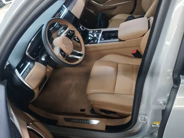 Jaguar XFL — Фото автомобиля 14