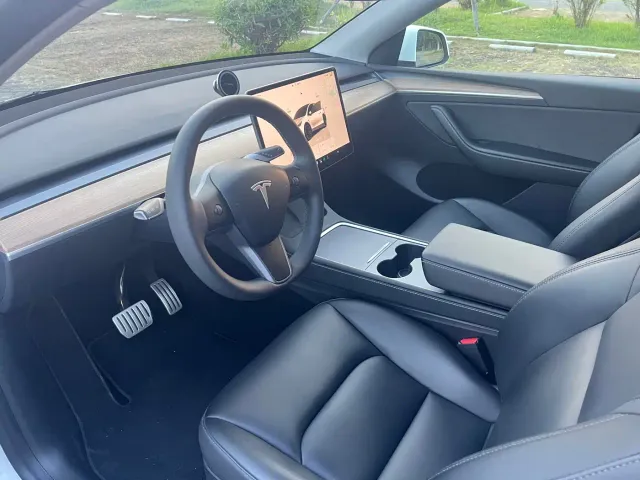 Tesla Model Y — Фото автомобиля 9