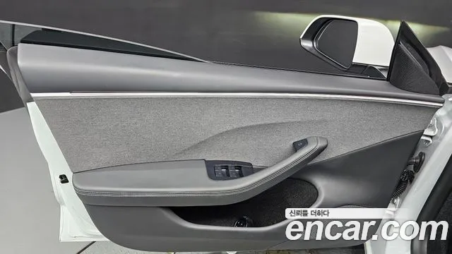 Tesla Model 3 — Фото автомобиля 5