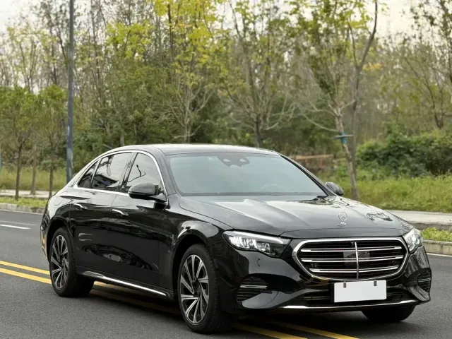 Mercedes-Benz E-Class — Фото автомобиля 3