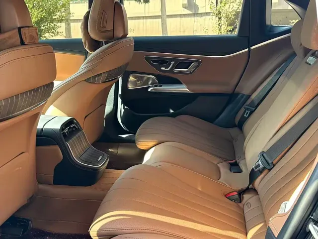 Mercedes-Benz E-Class — Фото автомобиля 8