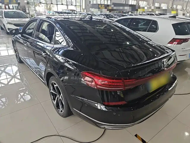 Volkswagen Passat — Фото автомобиля 4
