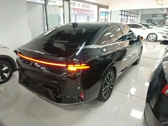 Xpeng P5 — Фото автомобиля 6
