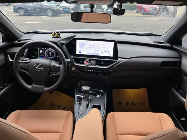 Lexus UX — Фото автомобиля 13