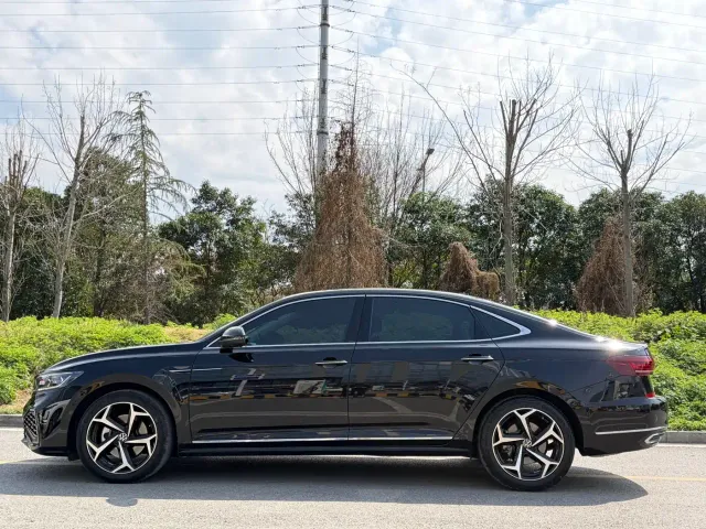 Volkswagen Passat — Фото автомобиля 7
