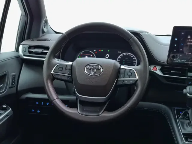 Toyota Sienna — Фото автомобиля 25