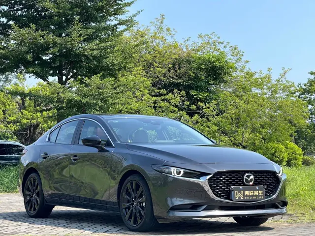 Mazda Axela — Фото автомобиля 3