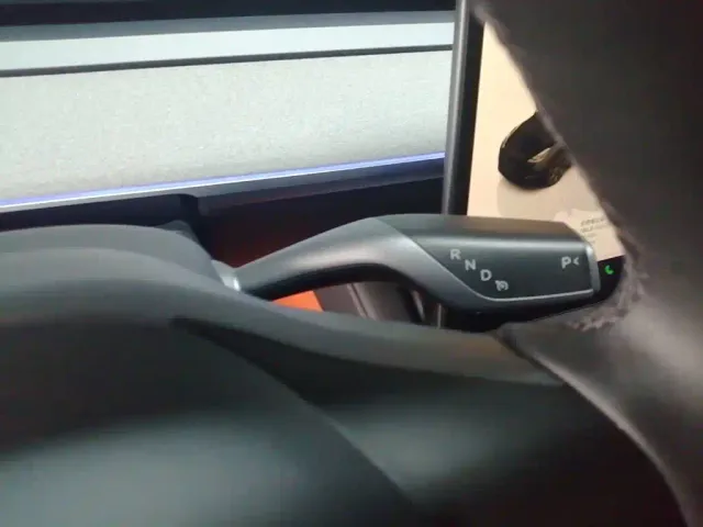 Tesla Model Y — Фото автомобиля 13