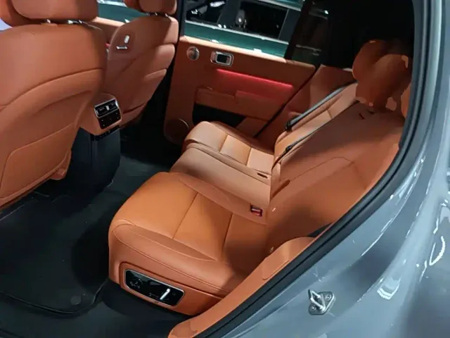 Li Auto L7 — Фото автомобиля 16